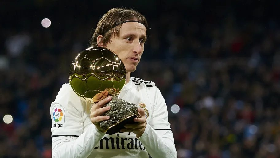 Tiền vệ tài hoa Modric giành bóng vàng