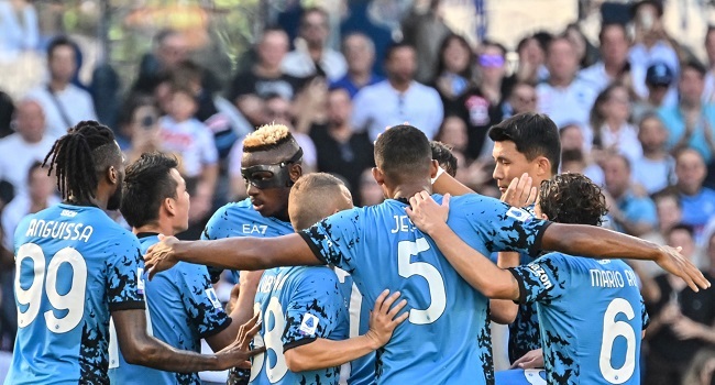 Napoli bứt phá dẫn đầu Serie A với cách biệt lớn