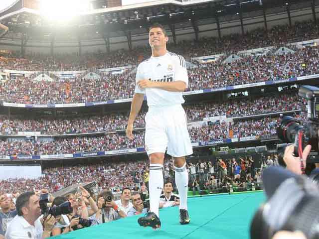 Ronaldo là bản hợp đồng kỷ lục khi gia nhập Real Madrid