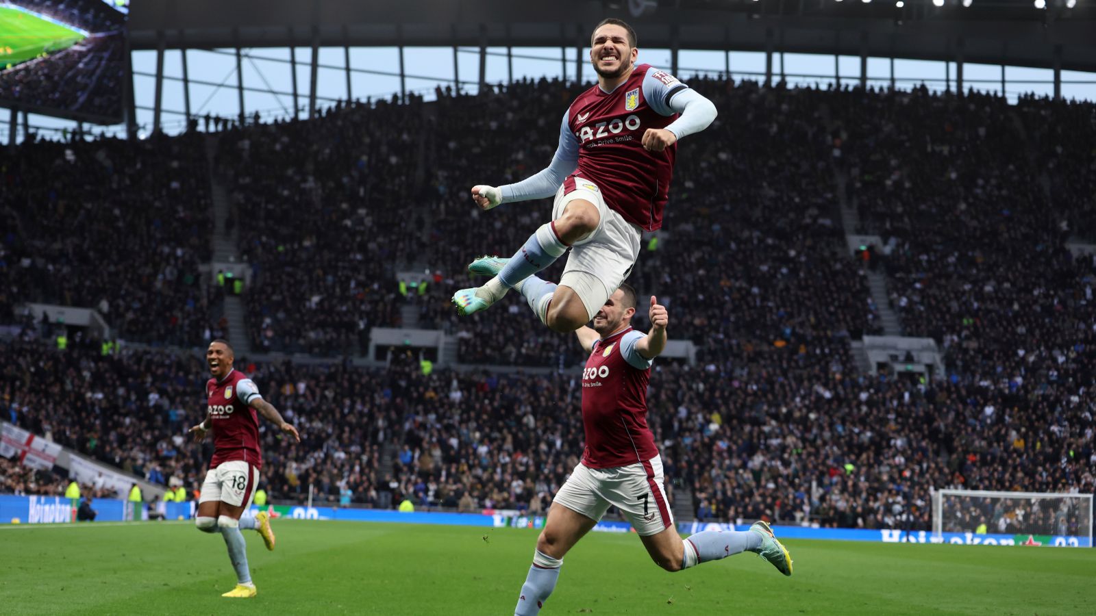 Aston Villa được đánh giá cao khi được thi đấu trên sân nhà